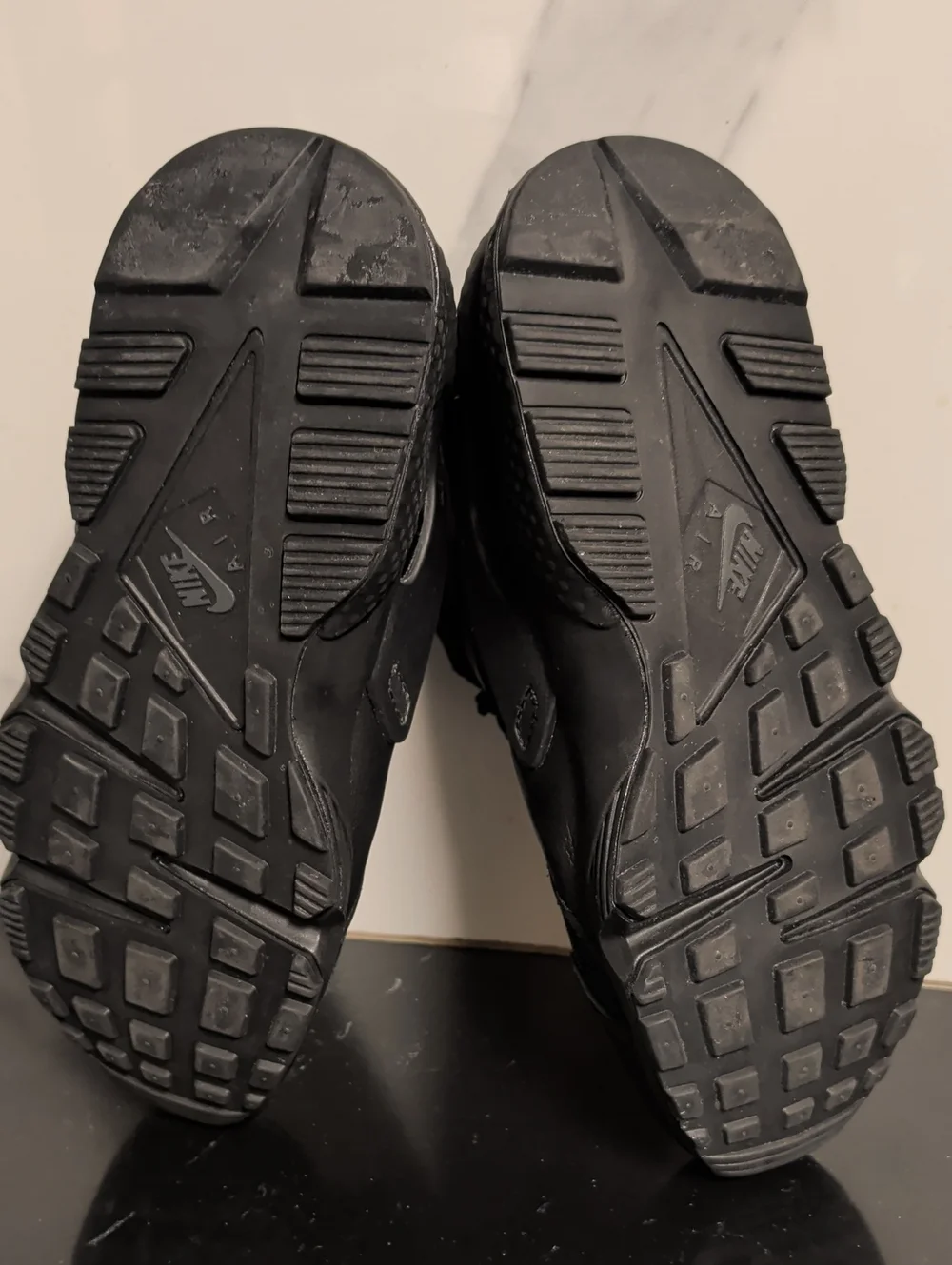 Nike Air Huarache Black Lace-Up Sneakers Wmn's Size 6.5 MSRP Used Exc $120